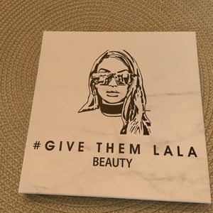 # Give them Lala beauty… eyeshadow palette 🎨